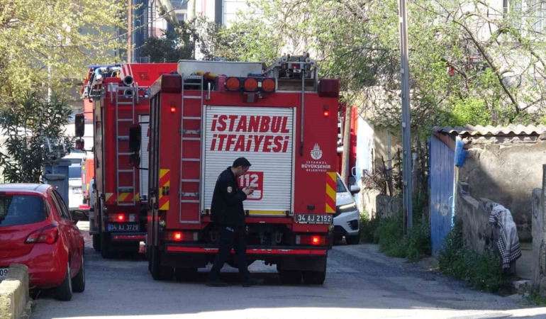 Tuzla’da giriş katında yangın paniği: Ev kullanılamaz hale geldi