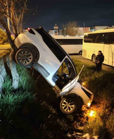 Lüleburgaz’da otomobil AVM otoparkına araç uçtu