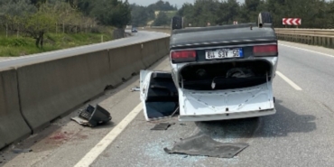 Kontrolden çıkan otomobil takla atıp ters durdu