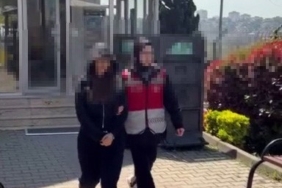 Köpeği camdan sarkıttı, o anları kayda aldı