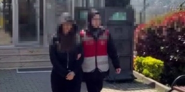 Köpeği camdan sarkıttı, o anları kayda aldı