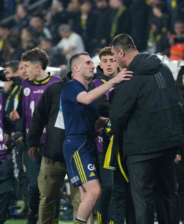 Fenerbahçeli futbolculardan derbi galibiyeti coşkusu