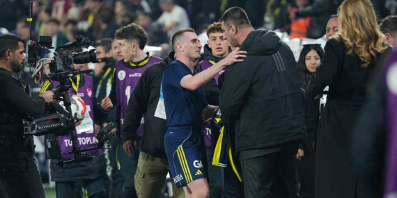 Fenerbahçeli futbolculardan derbi galibiyeti coşkusu