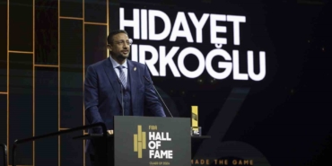 TBF Başkanı Hidayet Türkoğlu, FIBA Hall of Fame 2026 ödülünü aldı