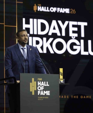 TBF Başkanı Hidayet Türkoğlu, FIBA Hall of Fame 2026 ödülünü aldı