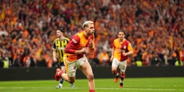 Galatasaray 25 sene sonra evinde Fenerbahçe’ye karşı penaltıdan gol attı