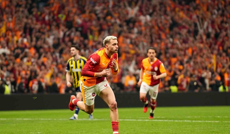 Galatasaray 25 sene sonra evinde Fenerbahçe’ye karşı penaltıdan gol attı