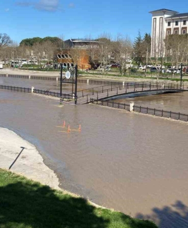 Çanakkale’de Kocabaş Çayı yoğun yağış nedeniyle taştı