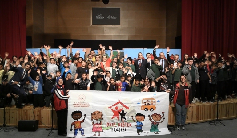 Edirne’de çocuklara doğa sevgisi sahne üzerinden aktarıldı