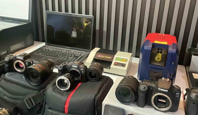 İstanbul’da kargo dolandırıcılığı şebekesine operasyon: 3’ü kadın 10 şüpheli şüpheli adliyeye sevk edildi