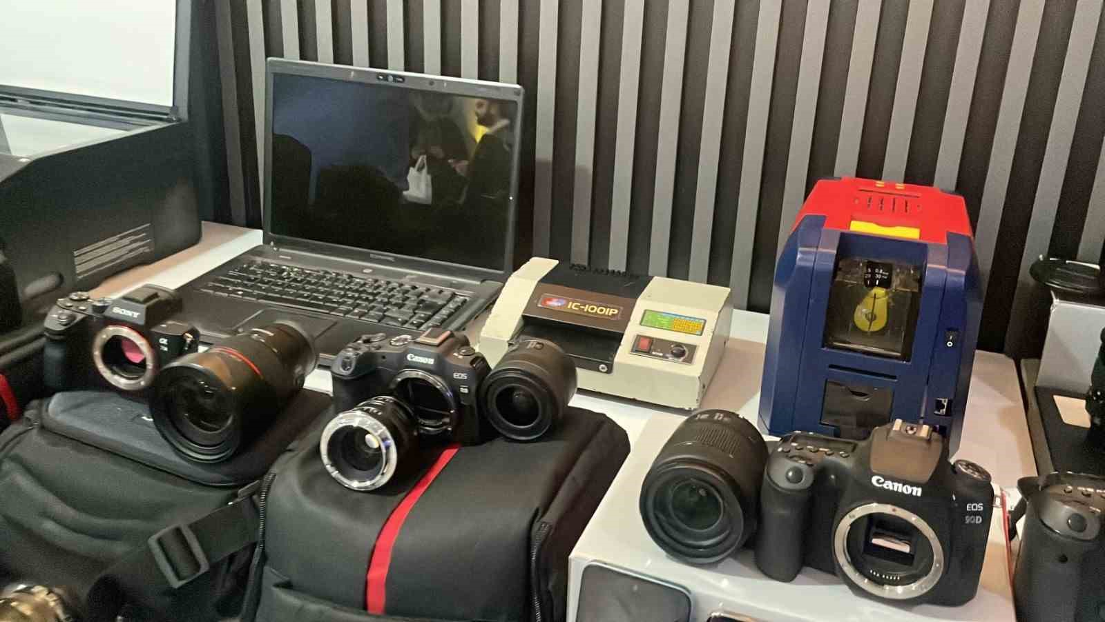 İstanbul’da kargo dolandırıcılığı şebekesine operasyon: 3’ü kadın 10 şüpheli şüpheli adliyeye sevk edildi