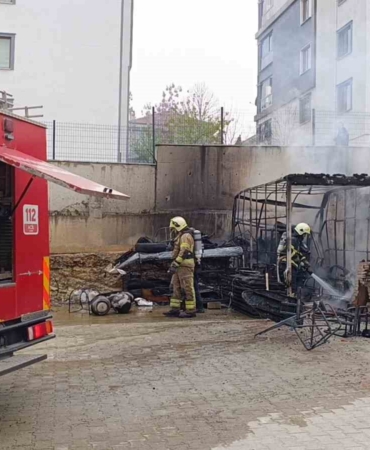 Depoda çıkan yangında tüp bomba gibi patladı