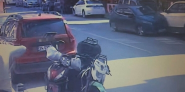 Otomobil park halindeki araca çarpıp takla attı