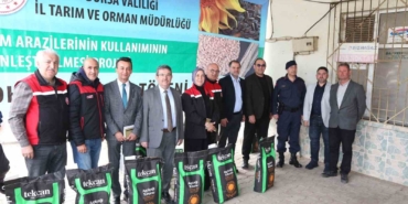 Mudanya Çayönü Mahallesi’nde yağlık ay çiçek tohumu dağıtımı yapıldı