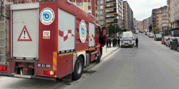 Seyir halindeki kamyonetten dumanlar yükseldi