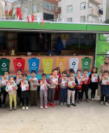Minik öğrencilere gezici araçla sıfır atık dersi