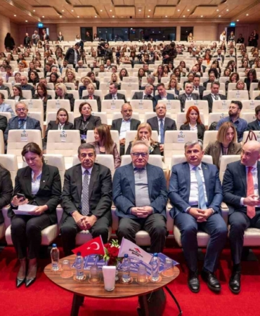 Bahçeşehir Koleji "Erken Çocuklukta Aile, Okul ve Değerler Sempozyumu" düzenledi