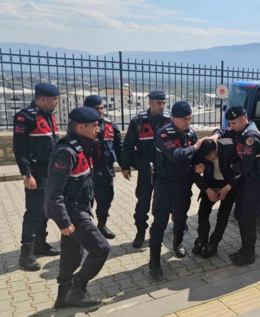 Bursa’da baba ve oğlunu öldüren zanlı adliyeye sevk edildi