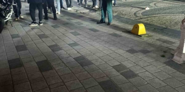 Trafiğe kapalı caddede motosiklet çocuğa çarptı