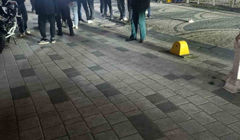 Trafiğe kapalı caddede motosiklet çocuğa çarptı