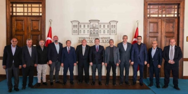 Vali Sözer, muhtarlar derneği yönetimiyle bir araya geldi