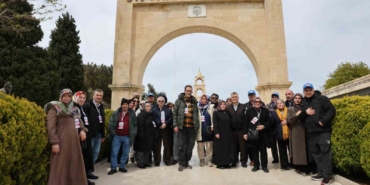 Küçükçekmece Belediyesi emekli çiftleri Çanakkale’ye götürdü