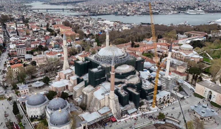 Ayasofya’da dev restorasyonda kritik aşama: Kubbe kapatılıyor