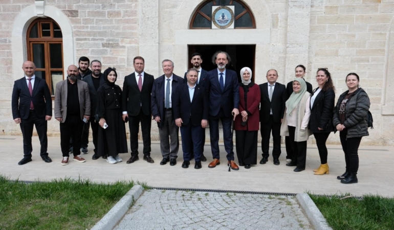 AK Parti İstanbul Milletvekilleri, cuma günleri sahaya inerek vatandaşlarla buluşuyor