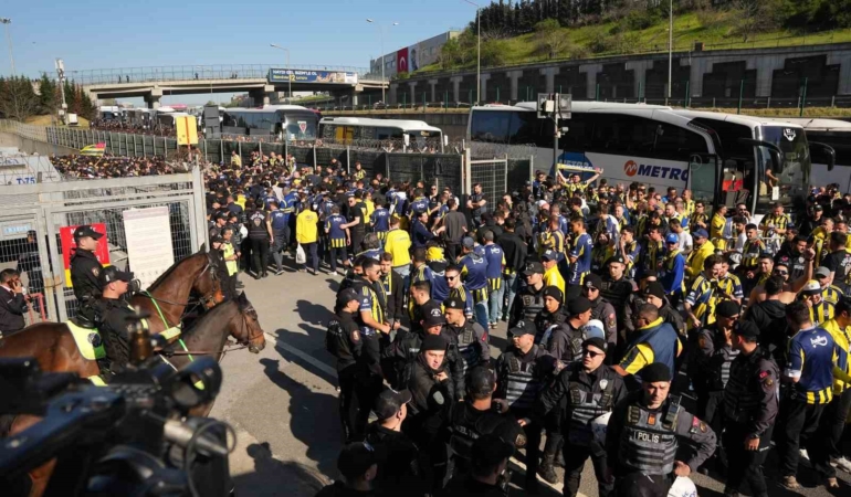 Fenerbahçe taraftarı, RAMS Park’a ulaştı