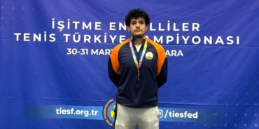 Osmangazi’nin şampiyon raketlerinden büyük başarı