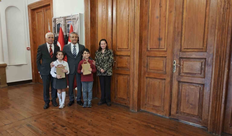 23 Nisan’da koltuğu devralan minik kaymakamın ilk talebi tebessüm ettirdi