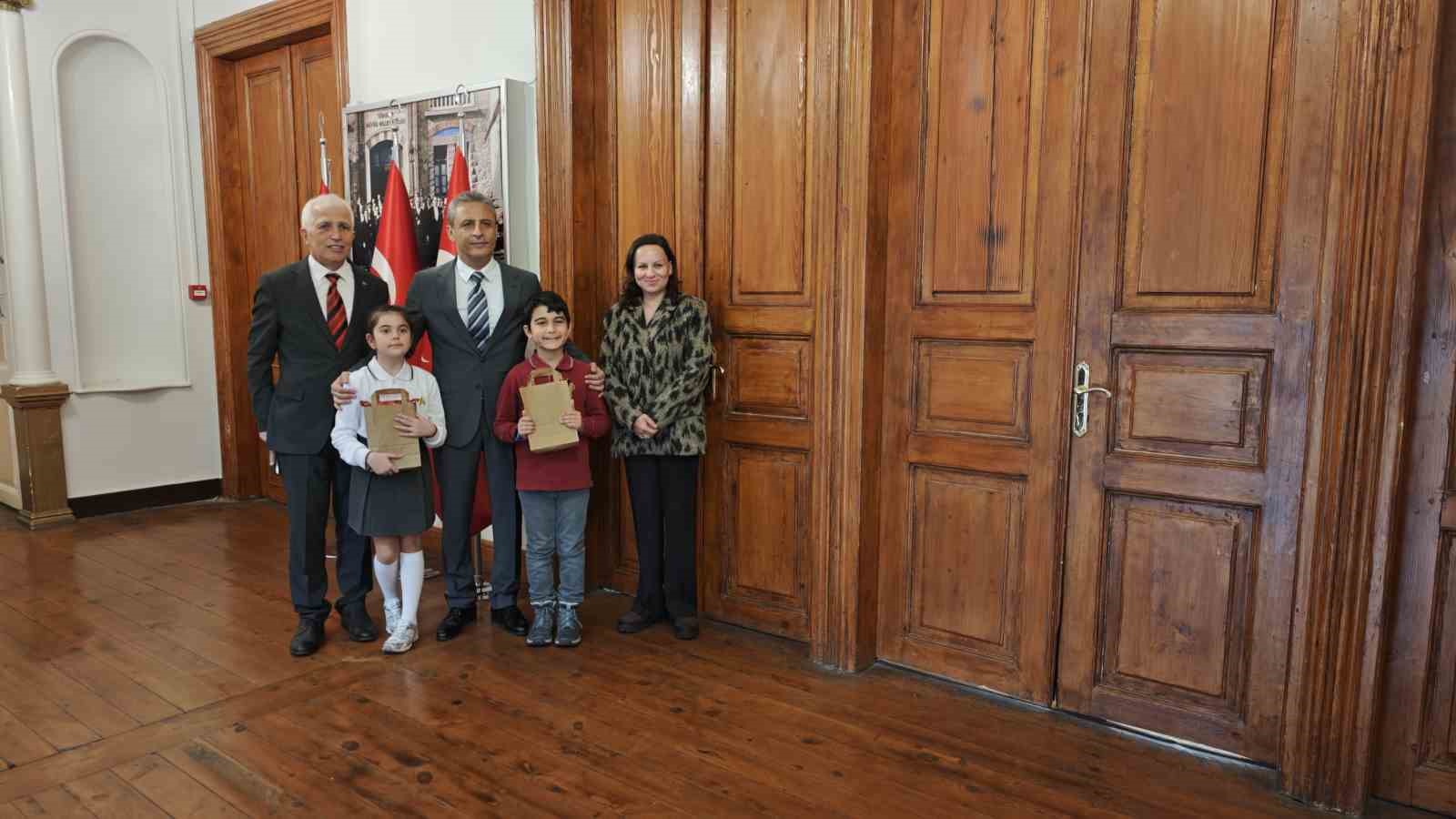 23 Nisan’da koltuğu devralan minik kaymakamın ilk talebi tebessüm ettirdi