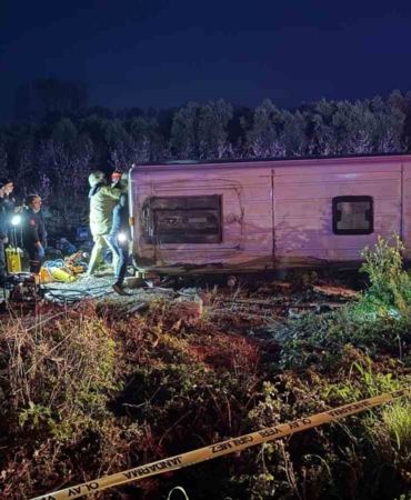 İznik’te feci kaza: 1 ölü, 12 yaralı