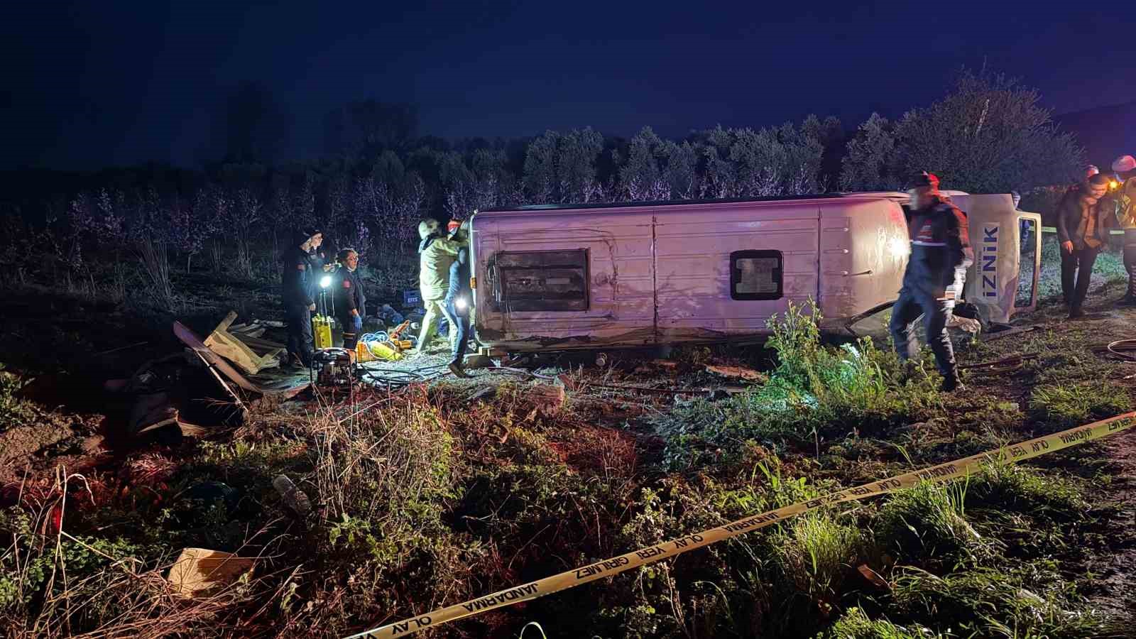 İznik’te feci kaza: 1 ölü, 12 yaralı