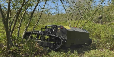 Günler süren işi 3 saatte bitiriyor, çiftçi ise hayretle izliyor