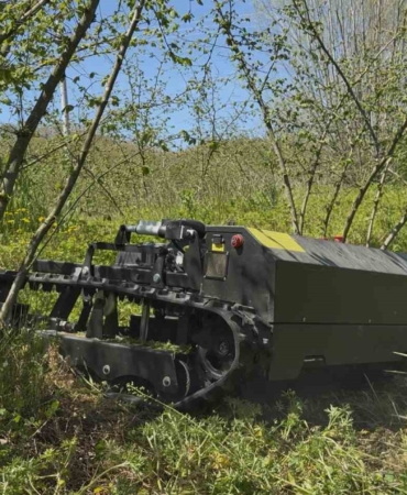 Günler süren işi 3 saatte bitiriyor, çiftçi ise hayretle izliyor