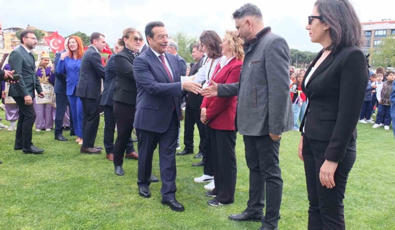 Burhaniye’de 23 Nisan coşkuyla kutlandı