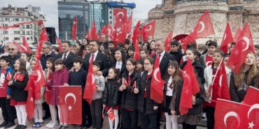 Taksim’de 23 Nisan töreni