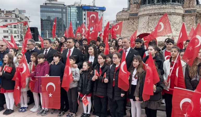 Taksim’de 23 Nisan töreni