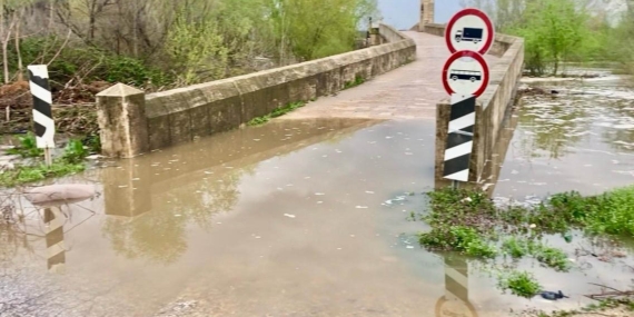 Edirne’de Tunca Nehri taştı: Saraçhane Köprüsü trafiğe kapandı