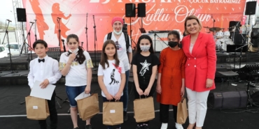 CHP’nin 23 Nisan tanıtımıyla ilgili Atatürk tepkisine cevap: "Çifte standart"