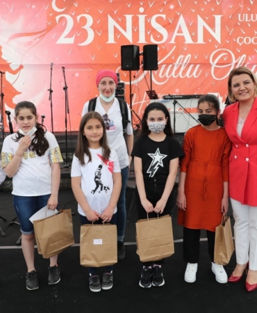 CHP’nin 23 Nisan tanıtımıyla ilgili Atatürk tepkisine cevap: "Çifte standart"