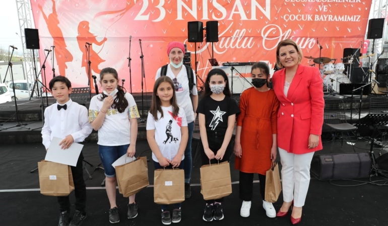 CHP’nin 23 Nisan tanıtımıyla ilgili Atatürk tepkisine cevap: "Çifte standart"