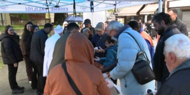 Edirne’de vatandaşlara 22 kilo Kakava kurabiyesi ikram edildi
