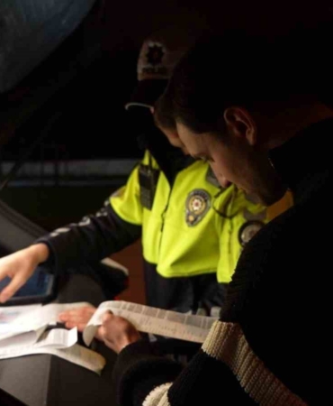 Kadıköy’de makas atan sürücü: "90 bin lirasında değilim ama arabamı bağlama"