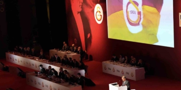 Dursun Özbek: "FIFA kokartı olmayan, tartışmalı bir hakemi bu maça atayarak sinir uçlarımızla oynuyorlar"