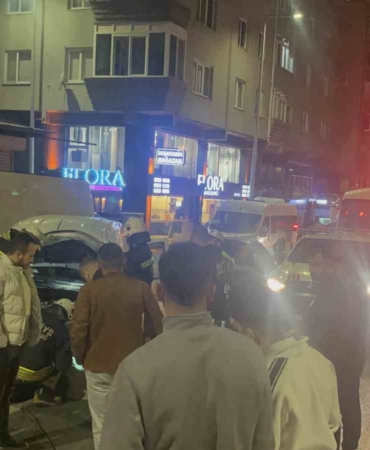 Tekirdağ’da alkollü sürücü işçi servisine çarptı, ardından minibüs şoförüne tehditler savurdu