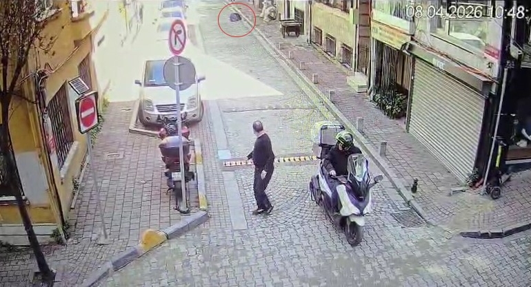 Fatih’te cezaevinden izinli çıkarak ailesinin yanına gelen şahıs kendini ateşe verdi