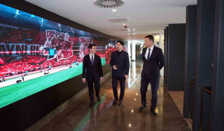Macit, Yerkel ve Bayraktar, TFF Meral-Celal Aras Spor Lisesi’nde inceleme yaptı