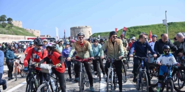 Çanakkale’de bin 50 bisikletli şehitlere saygı için pedal çevirdi
